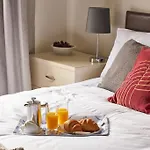 Comfy Big 7 Bedroom Townhouse *