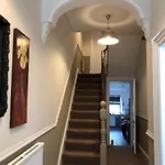 Comfy Big 7 Bedroom Townhouse 빌라 *