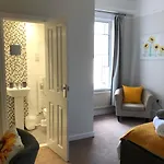 Comfy Big 7 Bedroom Townhouse 해러게이트