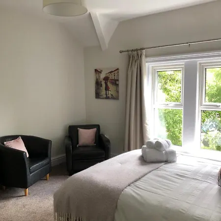 Comfy Big 7 Bedroom Townhouse *
