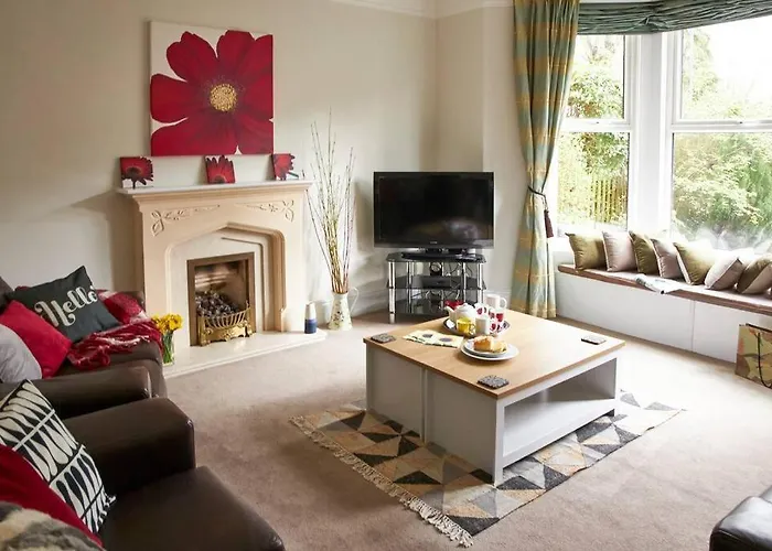 Comfy Big 7 Bedroom Townhouse *