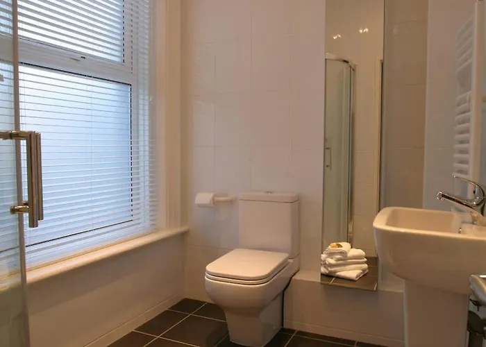 Comfy Big 7 Bedroom Townhouse Harrogate