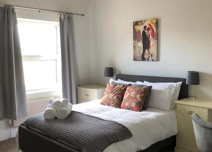 Comfy Big 7 Bedroom Townhouse Harrogate